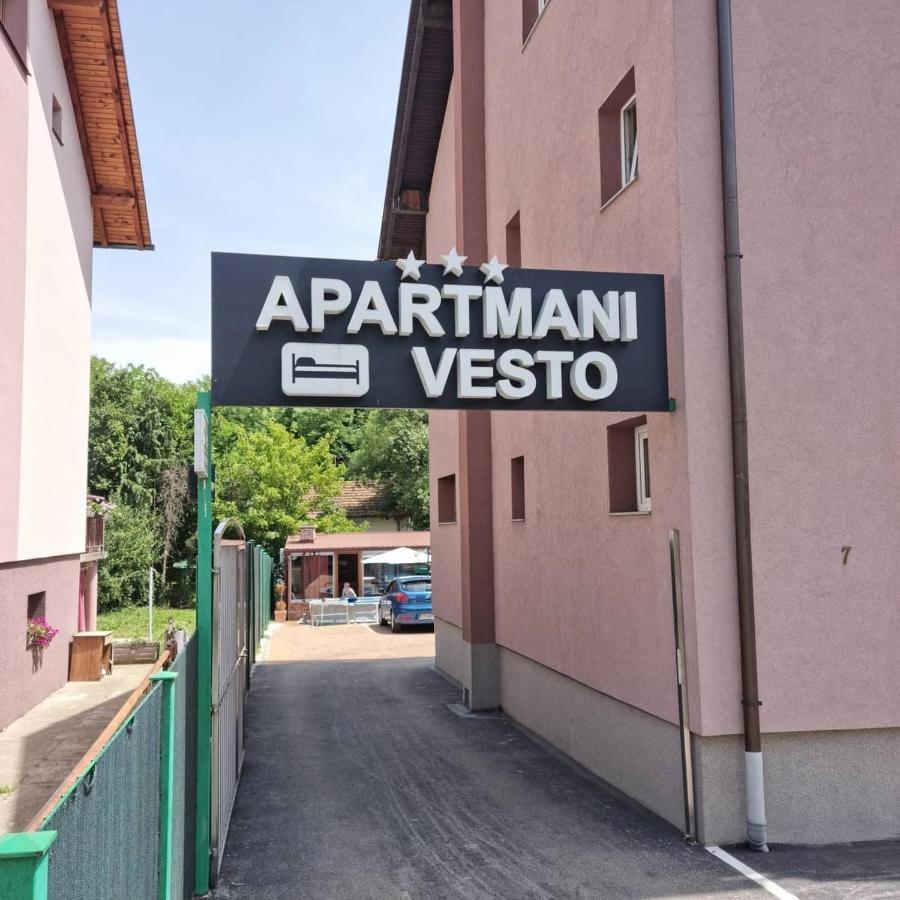 Apartmani Vesto บันยาลูกา ภายนอก รูปภาพ