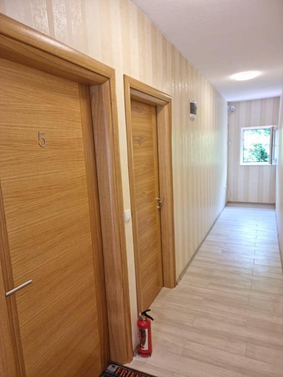 Apartmani Vesto บันยาลูกา ภายนอก รูปภาพ