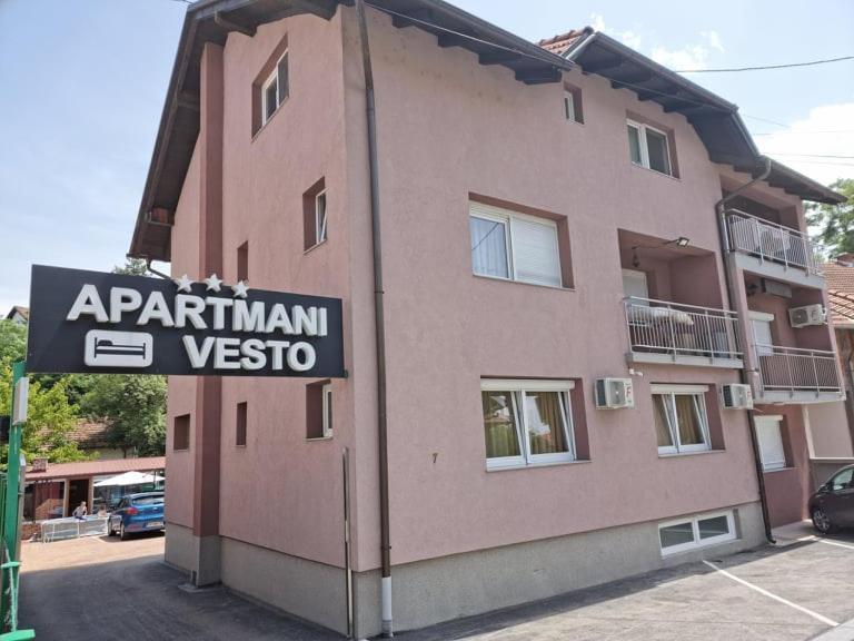Apartmani Vesto บันยาลูกา ภายนอก รูปภาพ