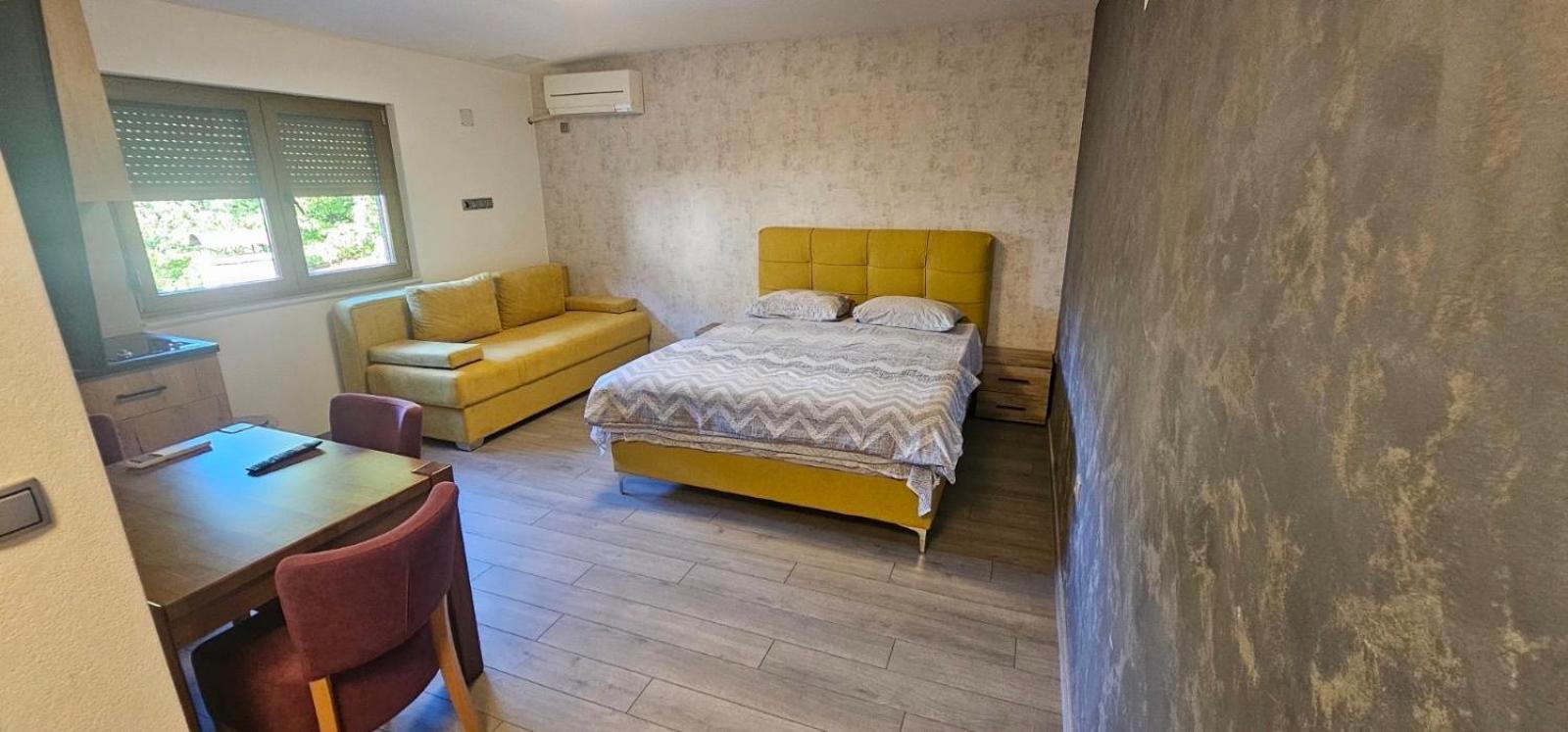 Apartmani Vesto บันยาลูกา ภายนอก รูปภาพ