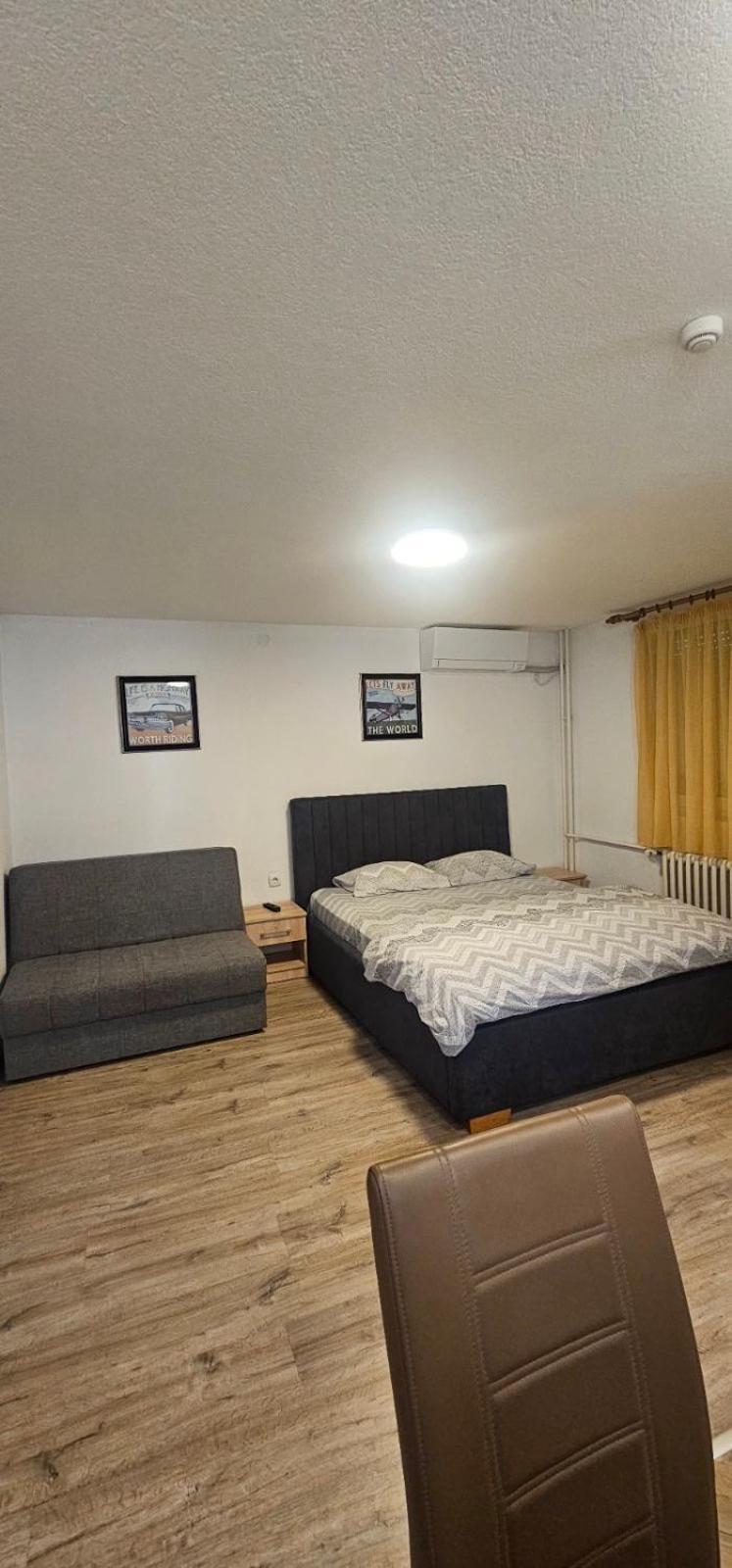 Apartmani Vesto บันยาลูกา ภายนอก รูปภาพ