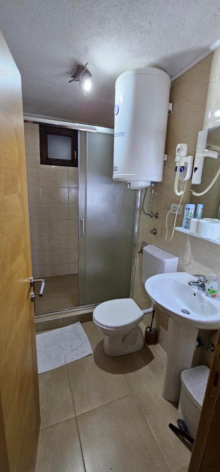 Apartmani Vesto บันยาลูกา ภายนอก รูปภาพ