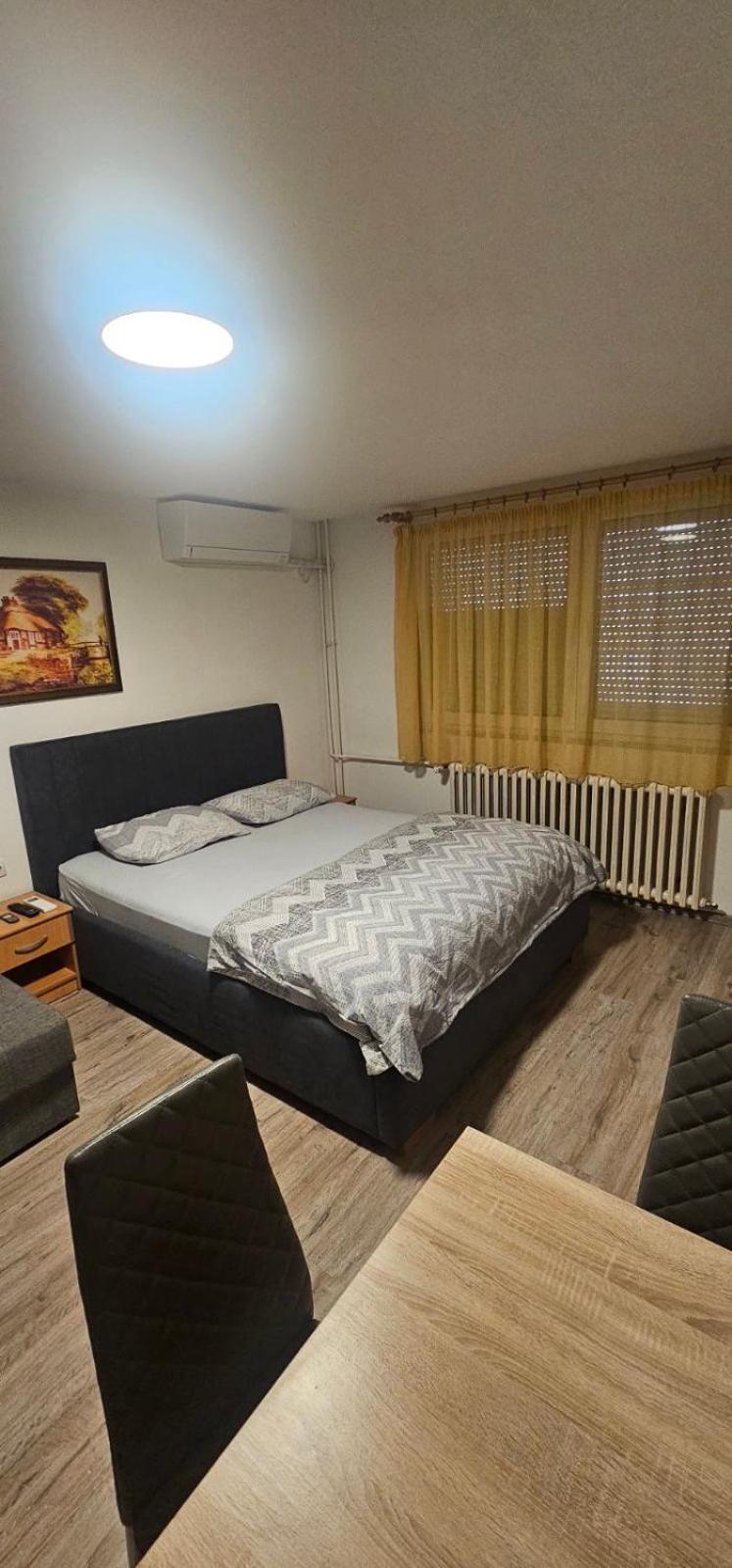 Apartmani Vesto บันยาลูกา ภายนอก รูปภาพ