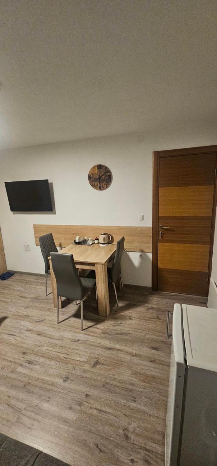 Apartmani Vesto บันยาลูกา ภายนอก รูปภาพ