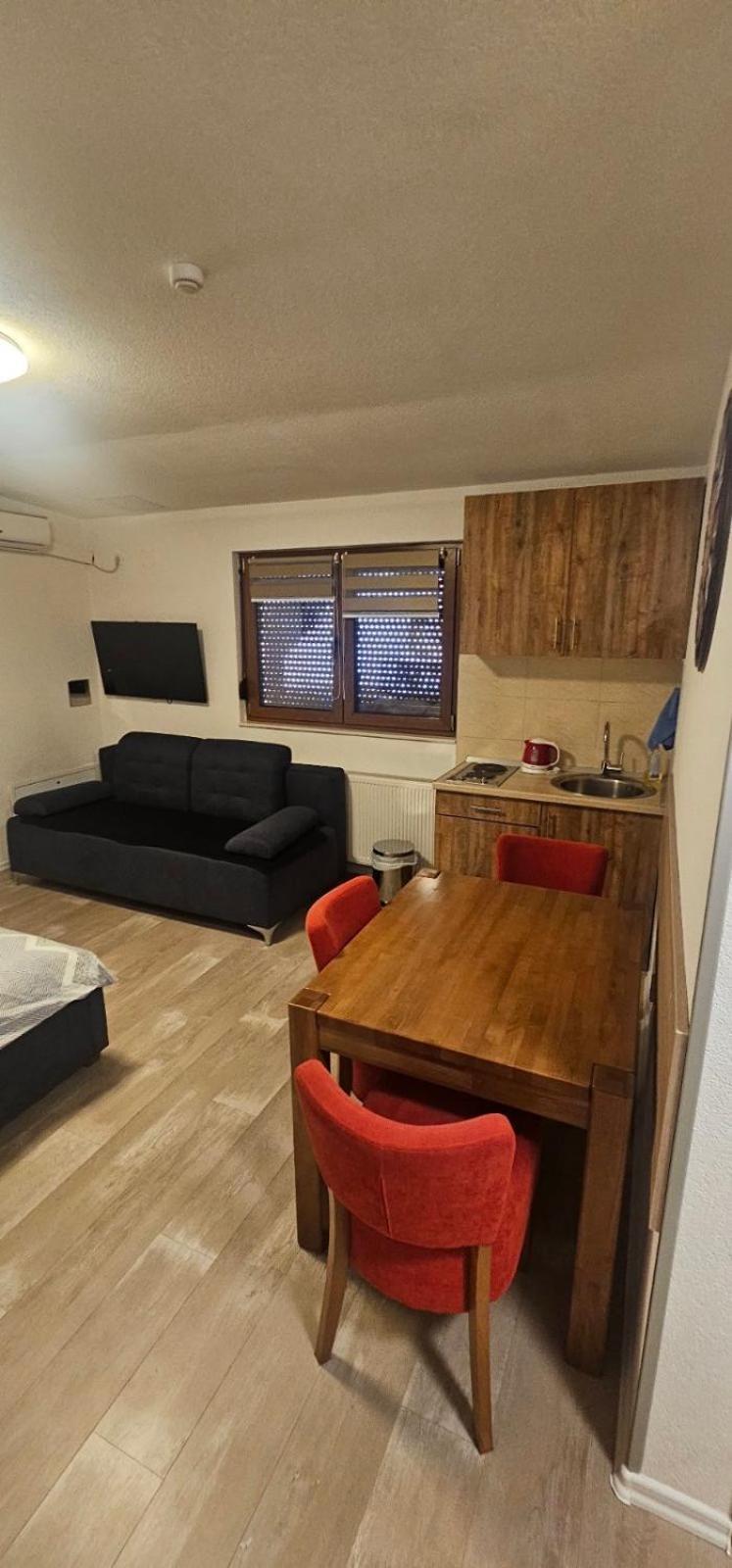 Apartmani Vesto บันยาลูกา ภายนอก รูปภาพ