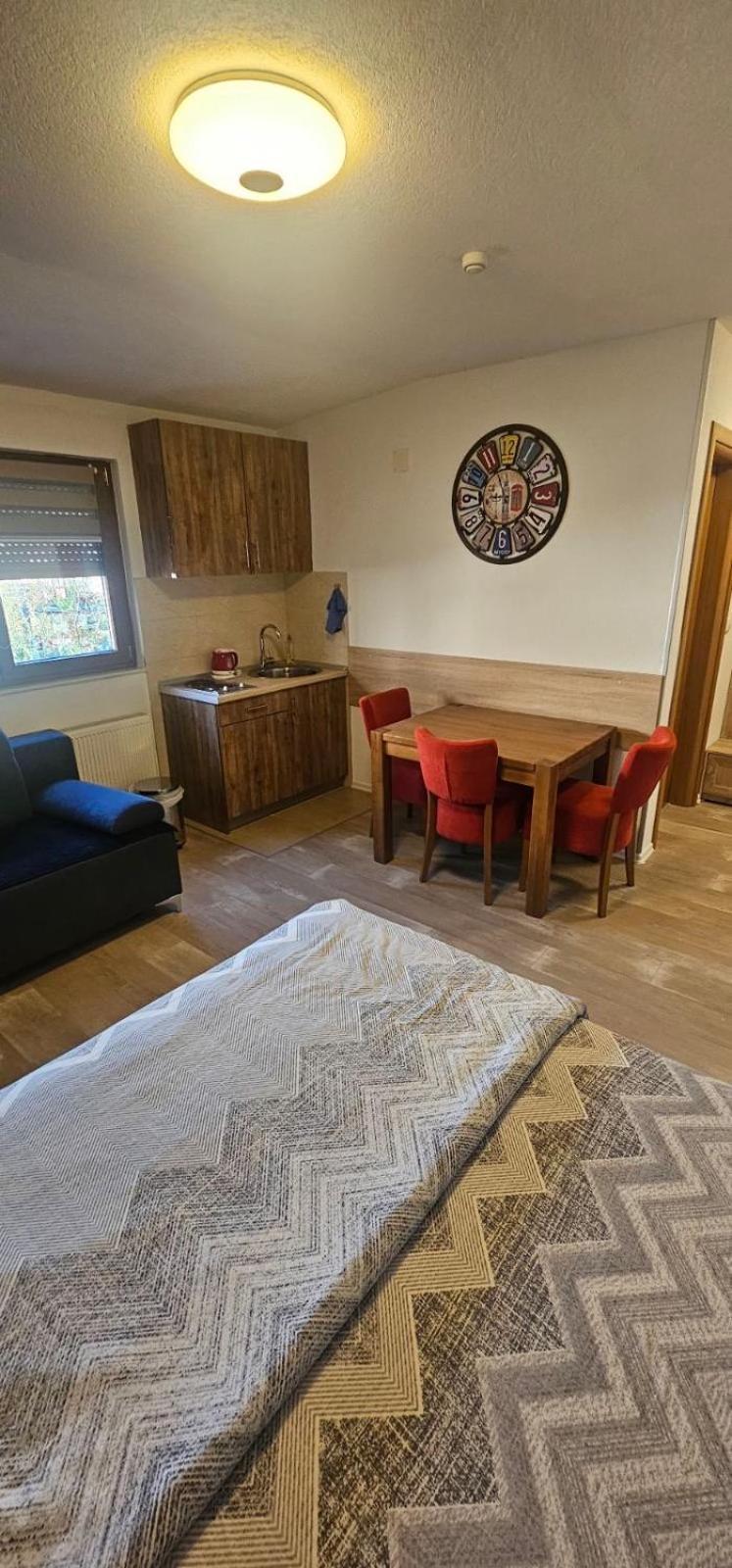 Apartmani Vesto บันยาลูกา ภายนอก รูปภาพ